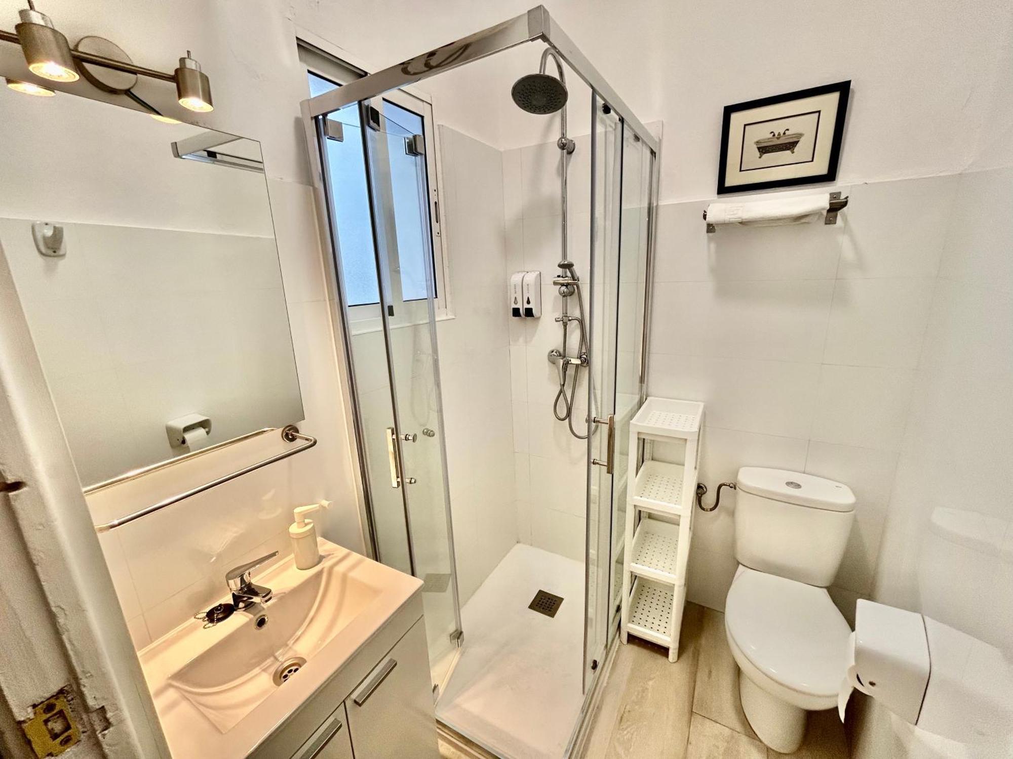 Acogedor Apt 8Pax 4Bdr 2Bth- Cozyhomesevilla2 Dış mekan fotoğraf